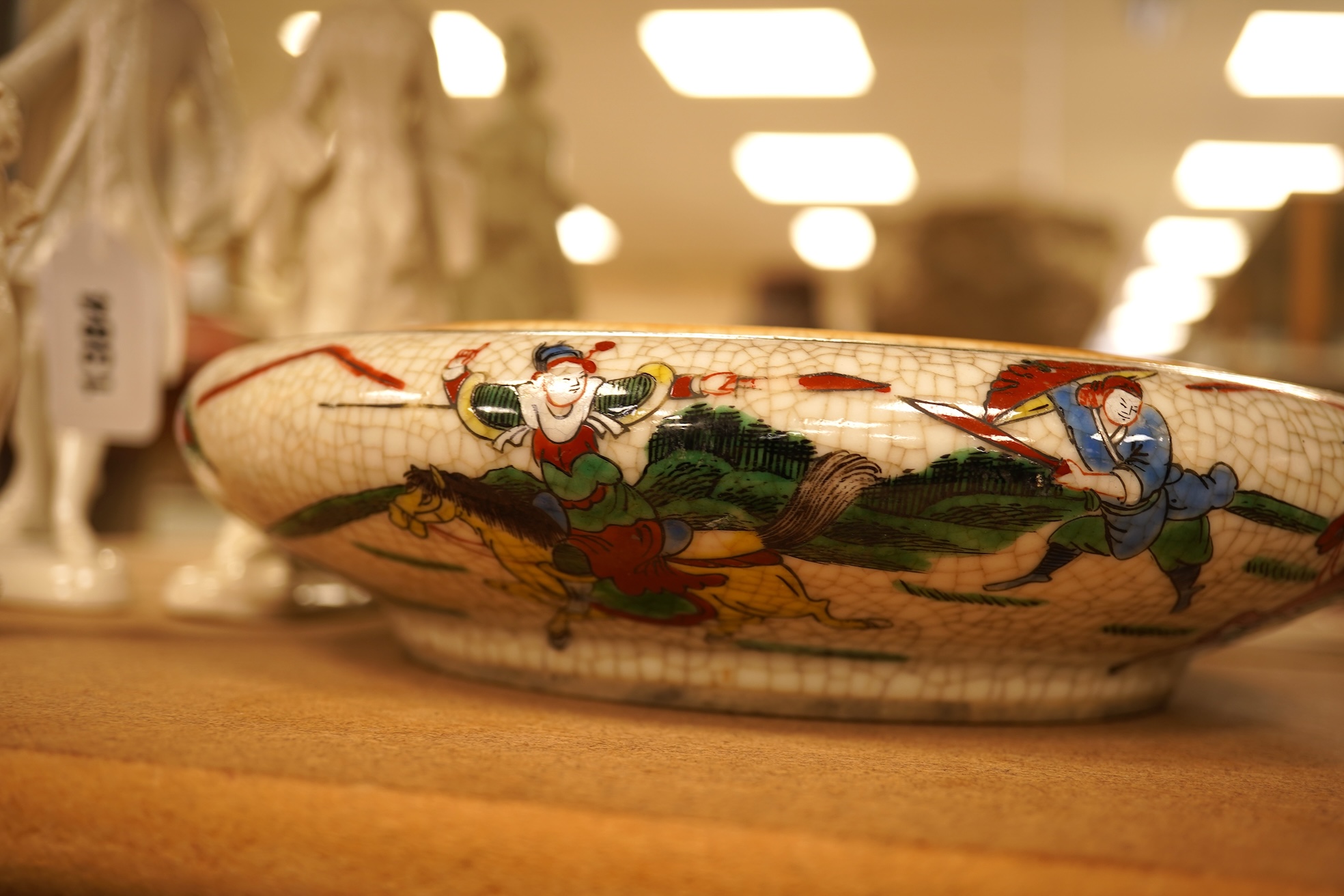 A mixed group of Chinese and Japanese ceramics (6)